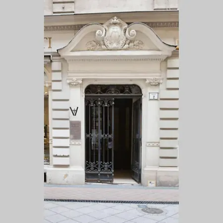 Artapart Luxury And Art In - A1 Apartment